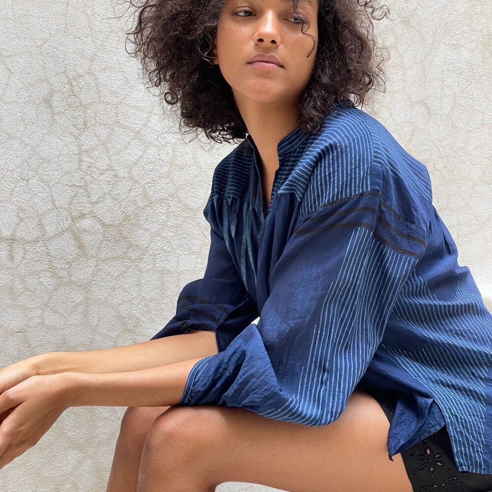 Nymane Painter top in indigo cotton